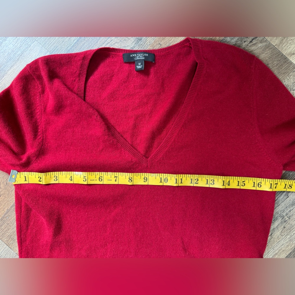 Ann Taylor Red 100% Cashmere V-Neck Sweater Women’s Med - Picture 8 of 10